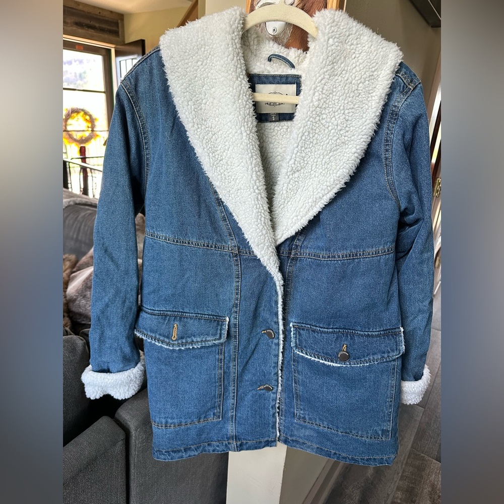 Denim Sherpa-Lined Jacket with Cozy White Interior